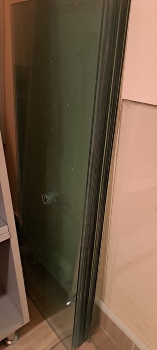 Скляні  полиці  чи  дверки