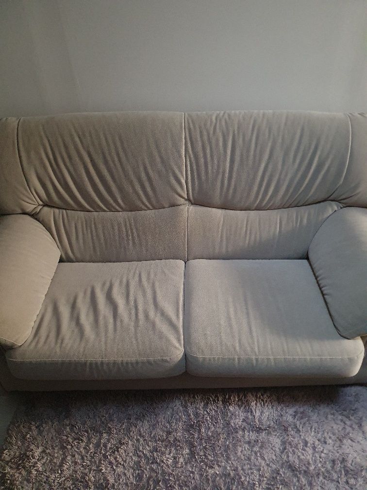 Vendo sofa 2 lugares recentemente estofado