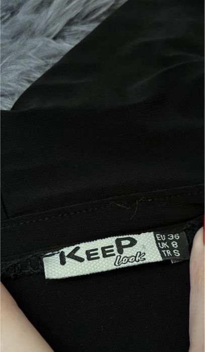 Топ чорного кольору