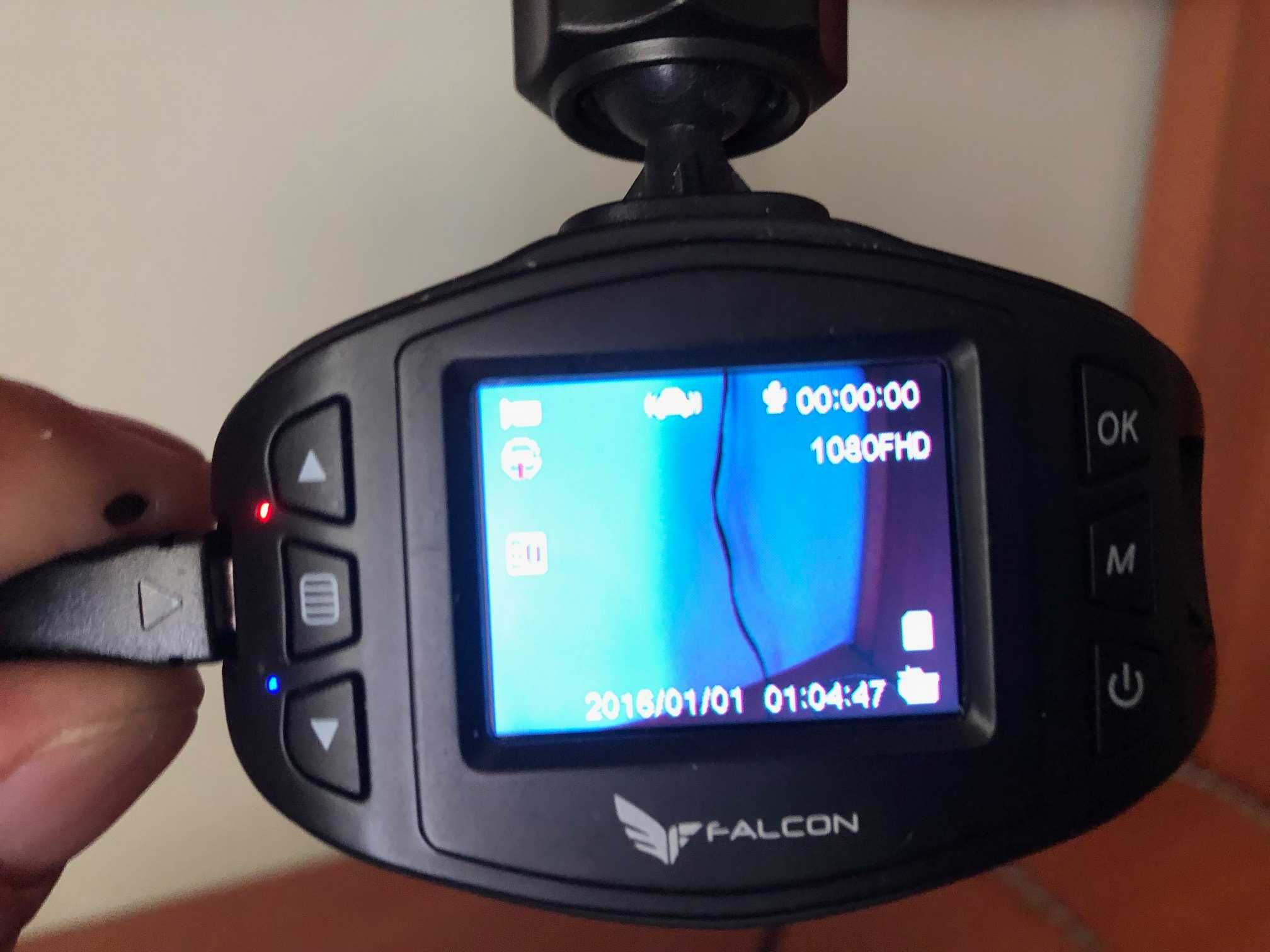 Автомобильный регистратор Falcon HD63-LCD