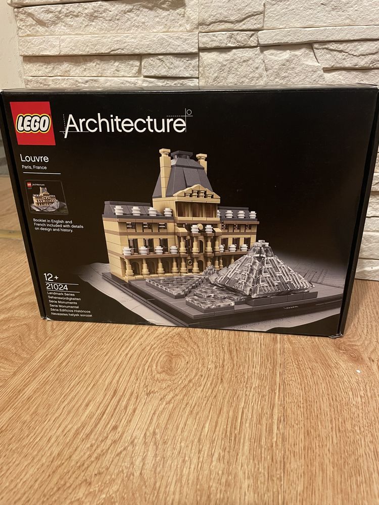 Lego architecture 21024 louvre