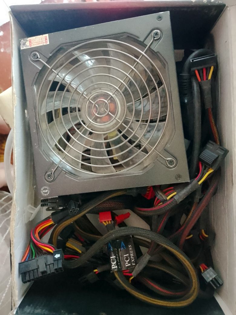 Блок живлення OCZ Fatal1ty 550W (OCZ550FTY-EU)