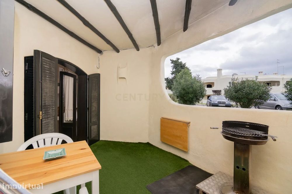 Não Perca Esta Grande Oportunidade! Apartamento T1 Estilo Vila Com Áre