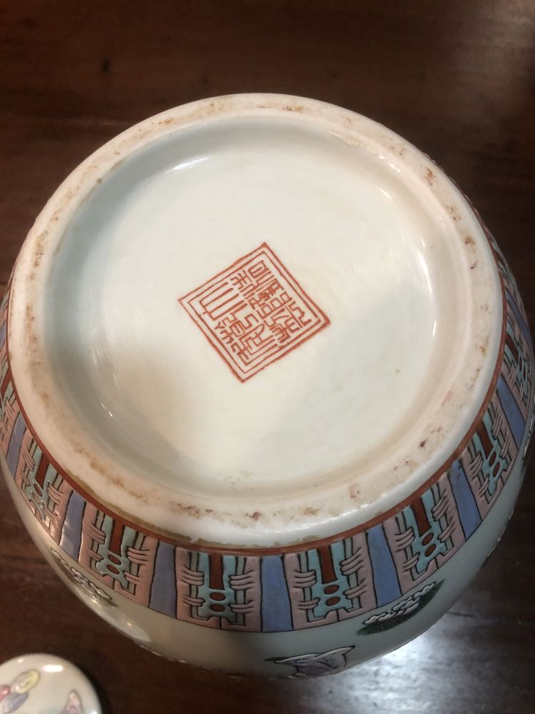 Pote com tampa em porcelana da china