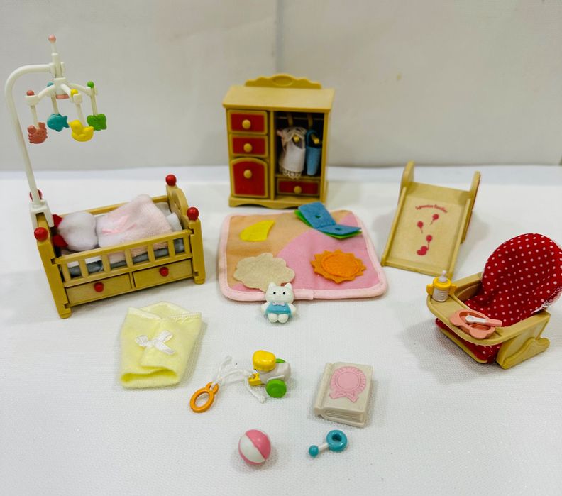 Sylvanian Families-Домик; Детс.комн;Мамакошка;Купание;Школ.;Туал;Разн.