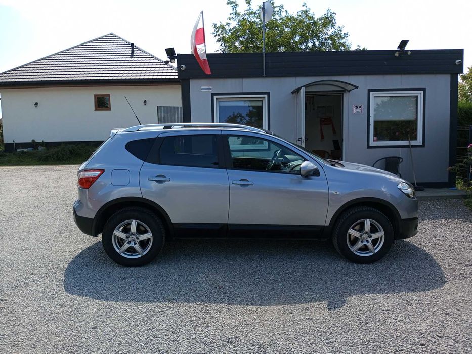 Nissan Qashqai 1.6 Benzyna 117 KM/Kamery 360/Panorama/Niski przebieg