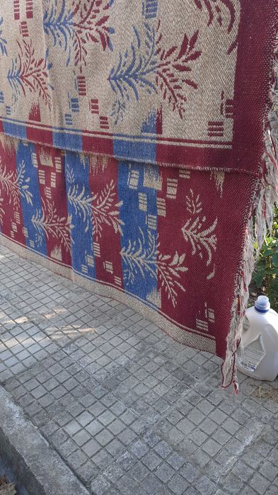 Продам палас в хорошем состоянии. Размер 1.8 на 3.0