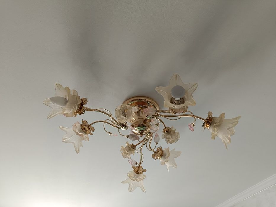 Продам люстру світильник