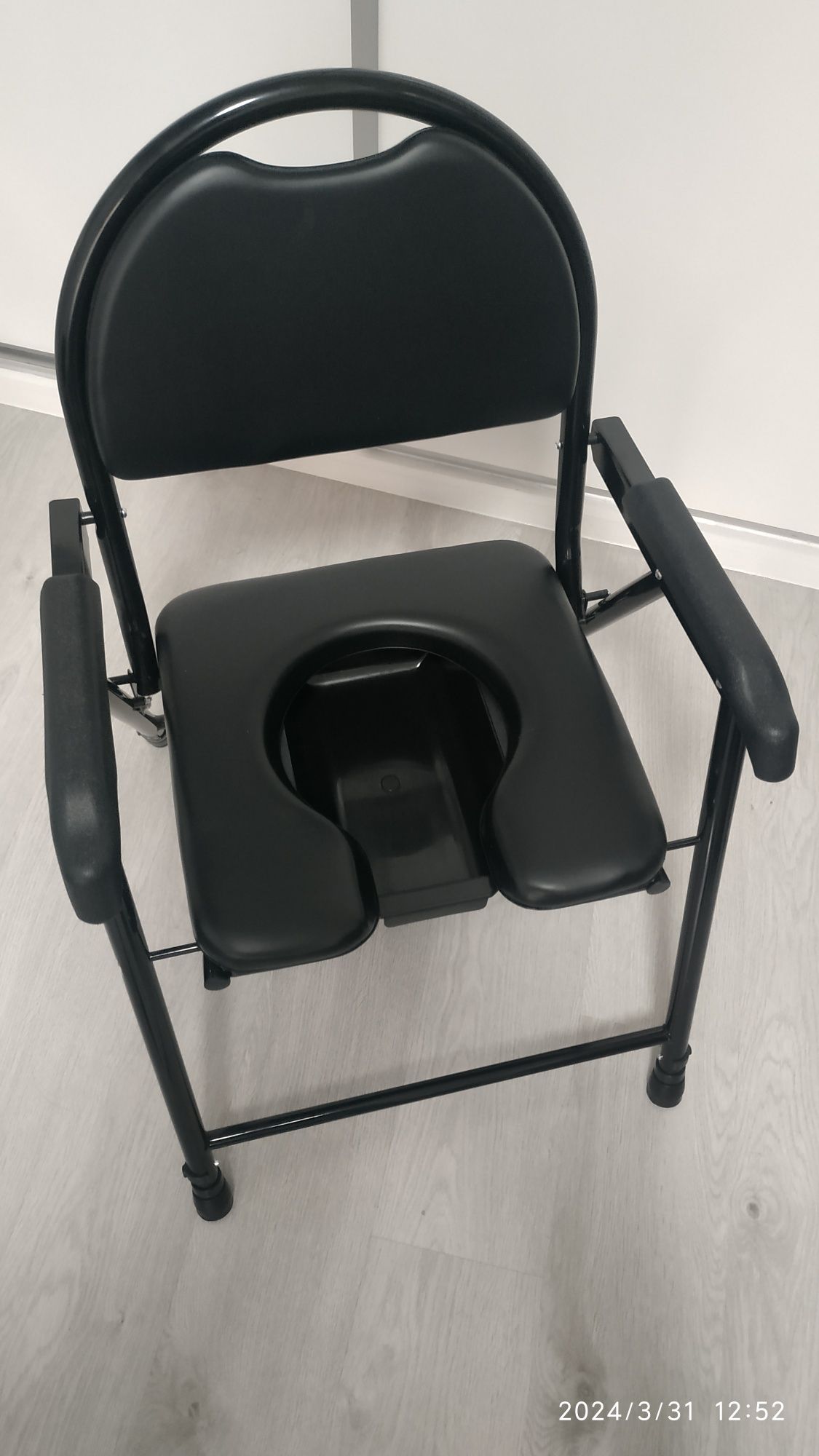 Krzesło toaletowe ARmedical, jak nowe.