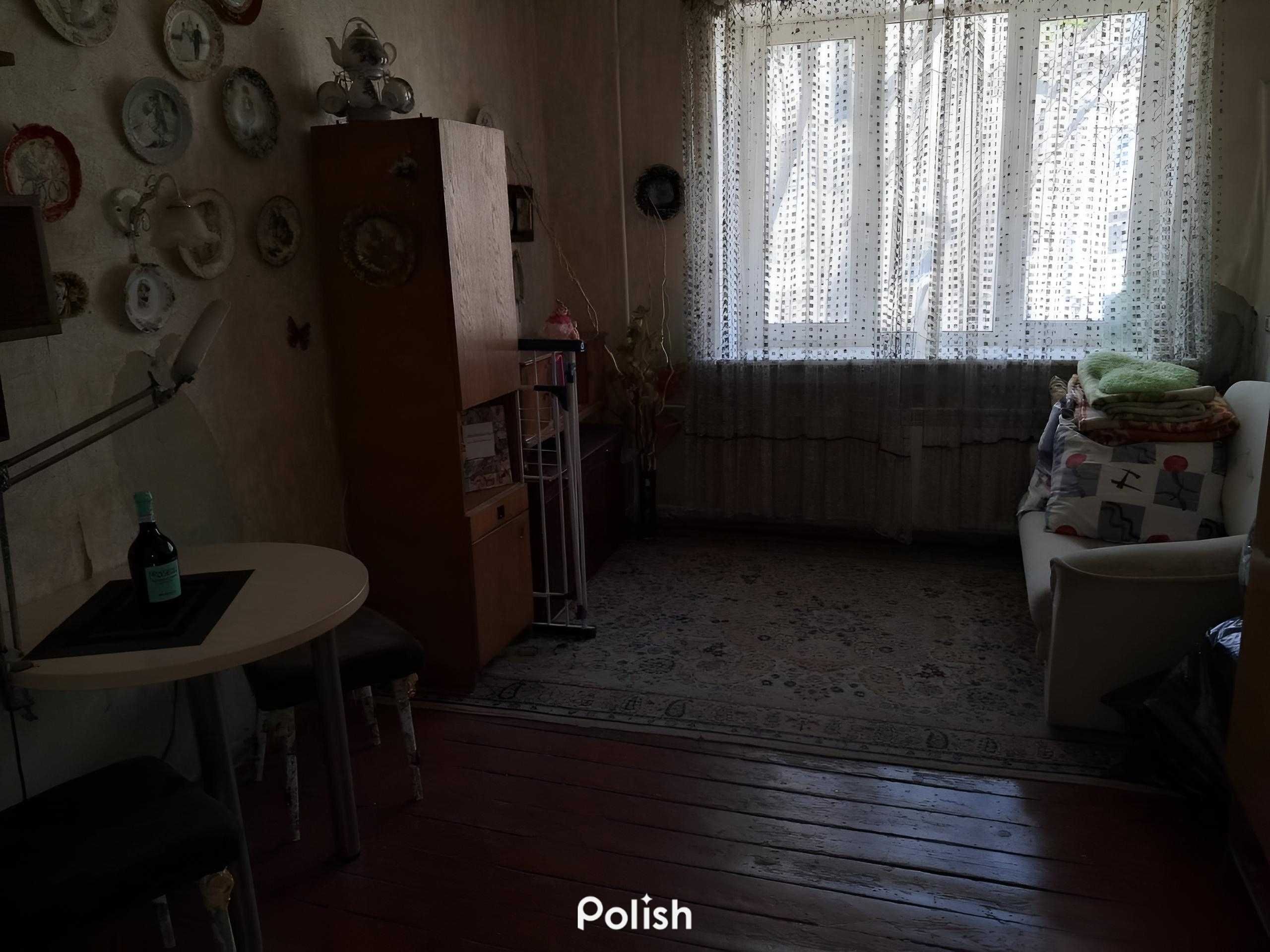 Продам 2 комнатную гостинку в центре,метро Ярослава Мудрого VI