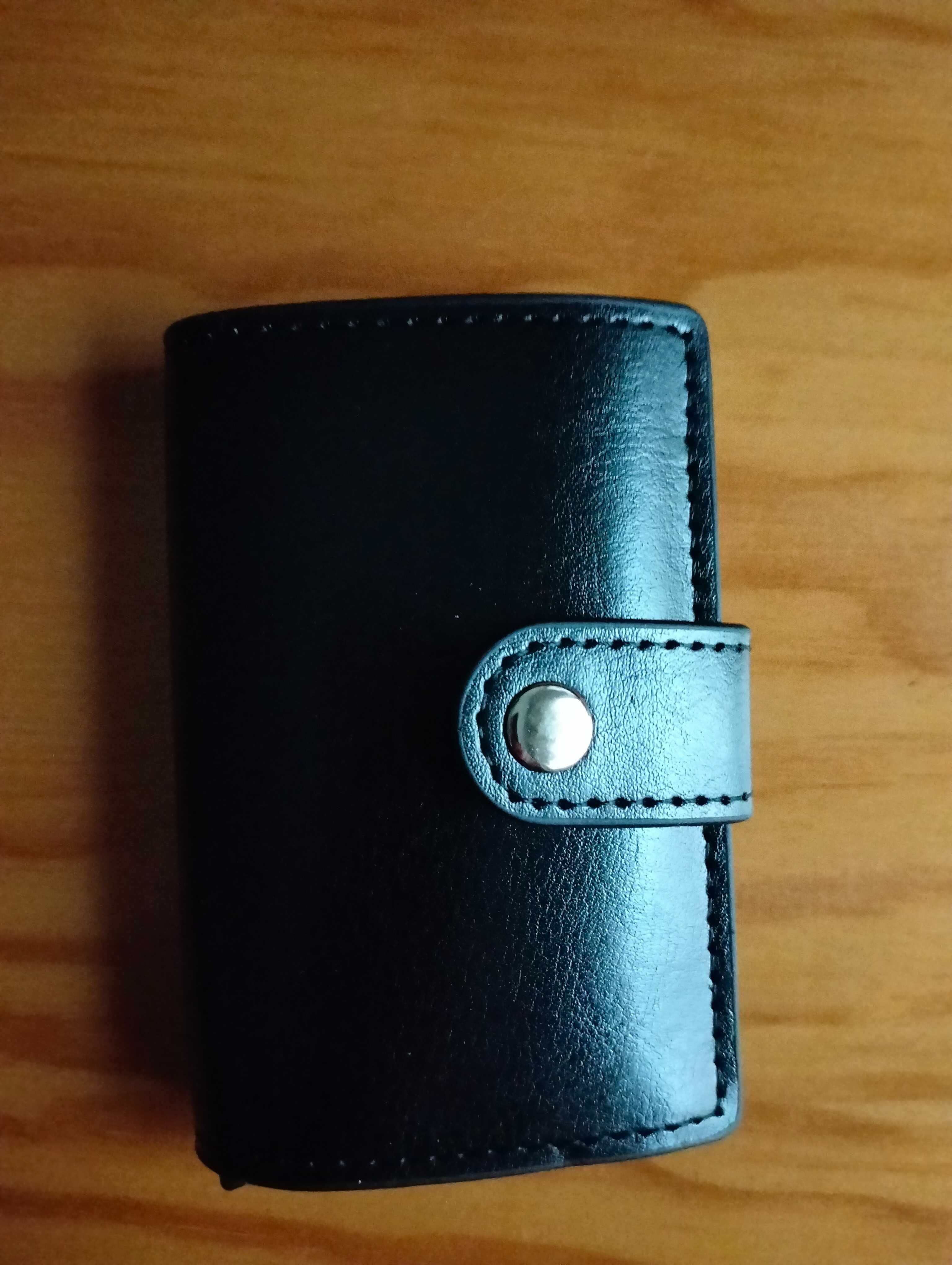 Vendo 110 porta cartões por 100€ de varias cores e tipos