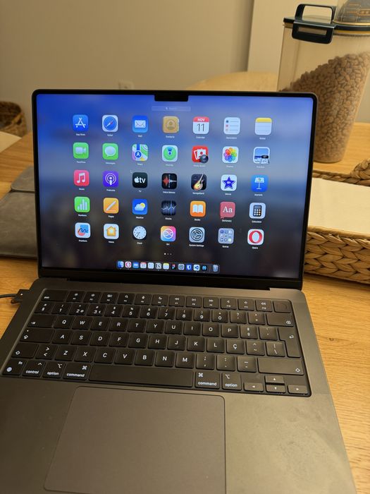 MacBook Pro 14” M3 Pro — 18 GB RAM, 512 GB SSD