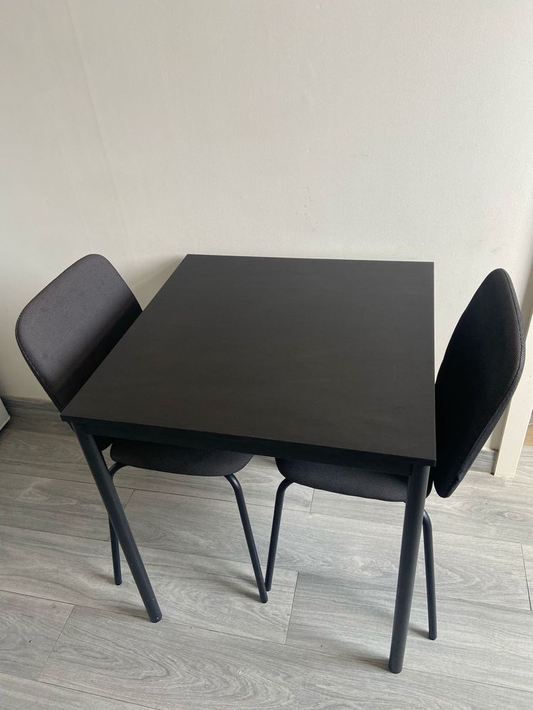 Mesa de jantar + 2 cadeiras