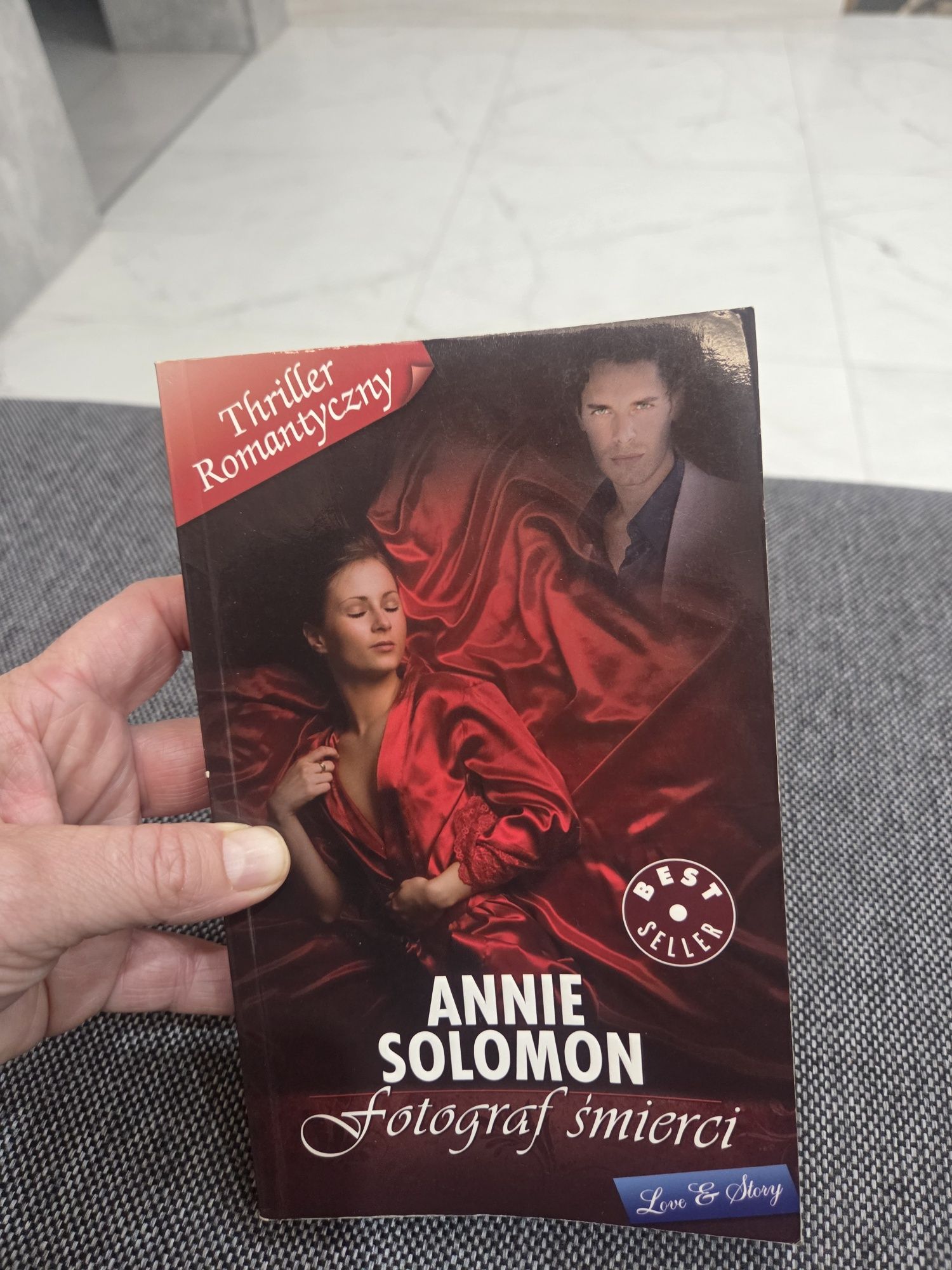 Thriller romantyczny Nora Roberts i inne - opis stan bdb
