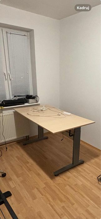 Stelaż elektryczny do biurka