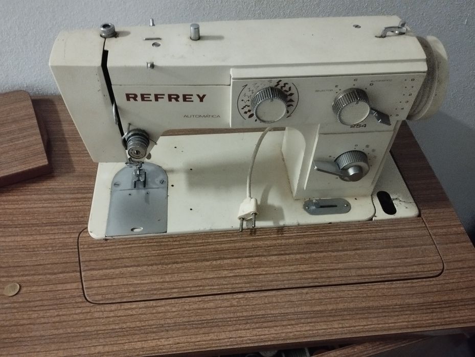 Máquina costurar e bordar