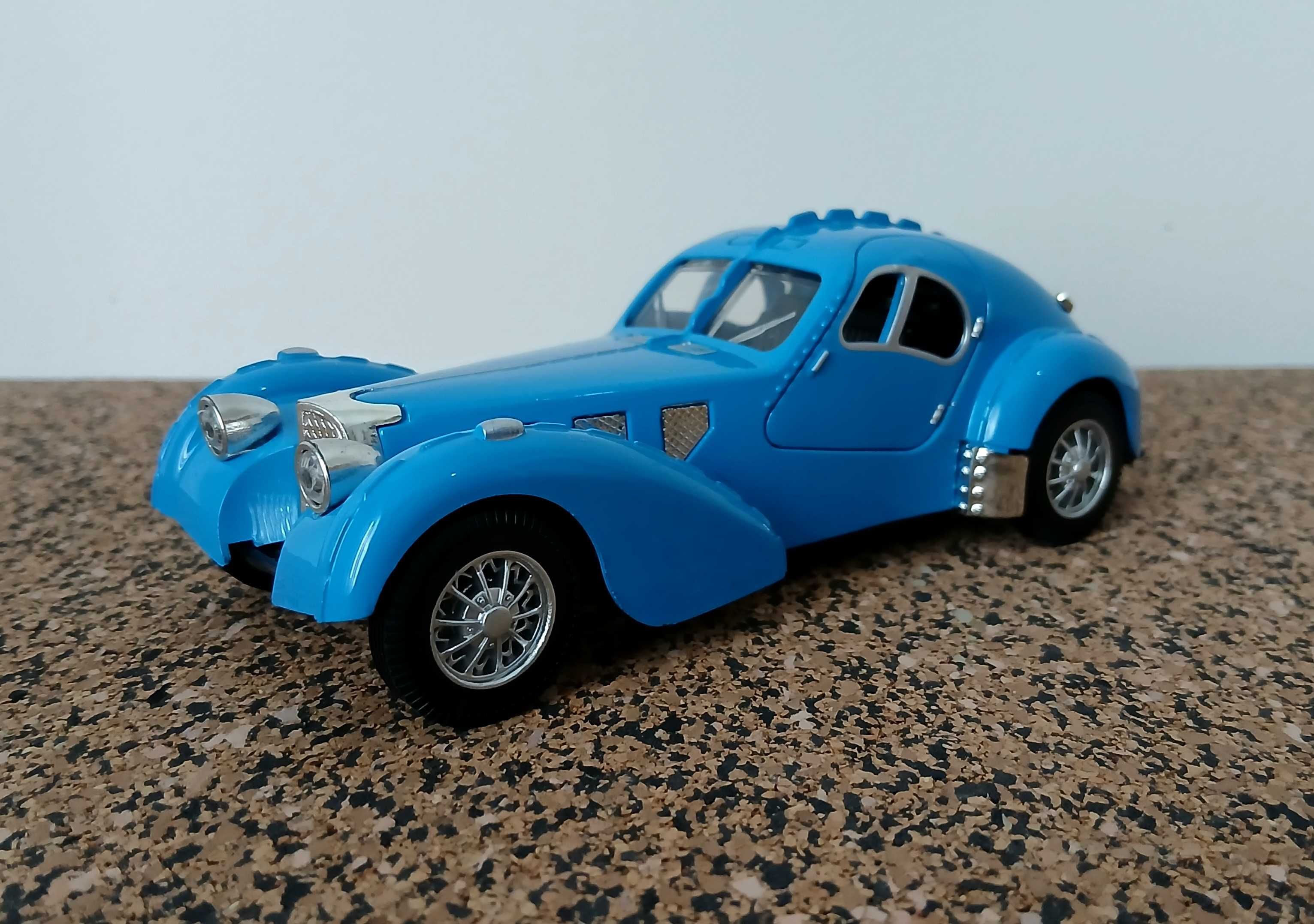Bugatti Type 57 SC Atlantic de 1938 (miniatura, escala 1:28)