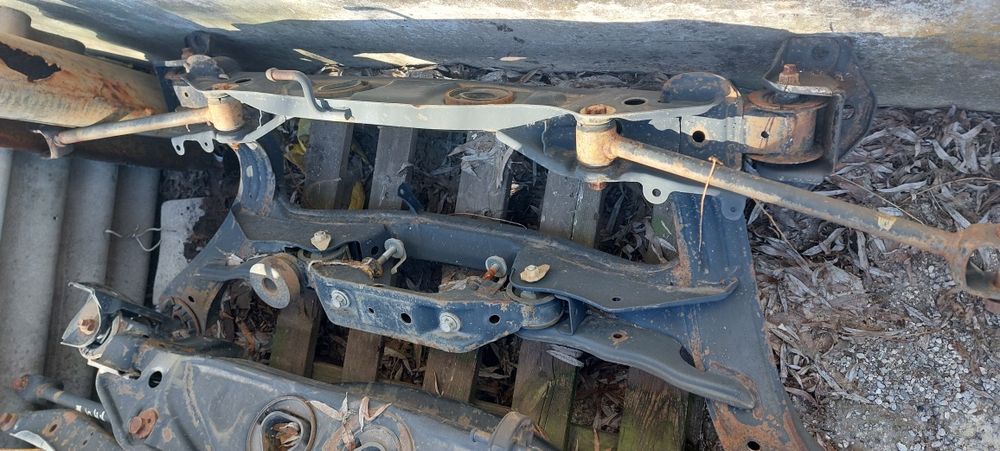 Lexus RX Хайлендер подрамник балка