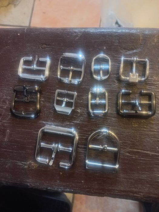 Застежки різной величності.