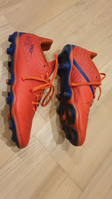 Buty piłkarskie           .