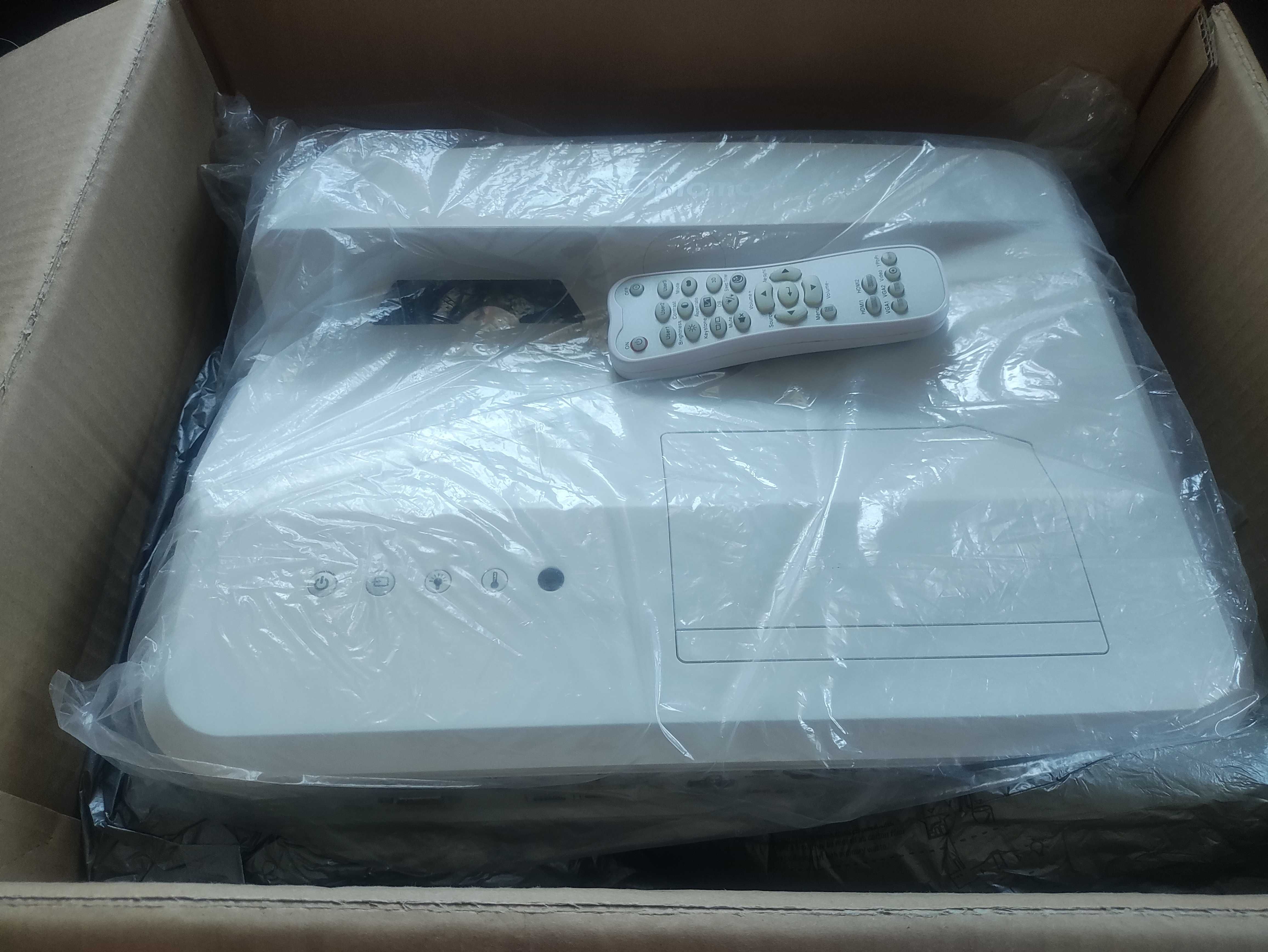 projektor krótkiego rzutu  UST DLP Optoma GT5500+, stan idealny