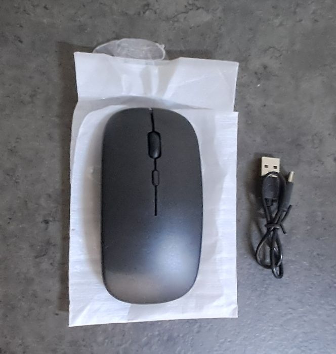 Teclado e mouse sem fio Bluetooth Novo, nunca foi usado.