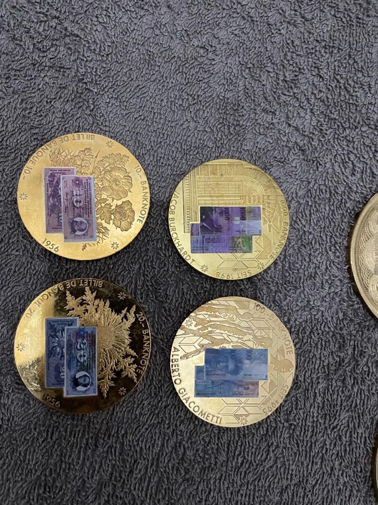 Medalhas douradas e prateadas