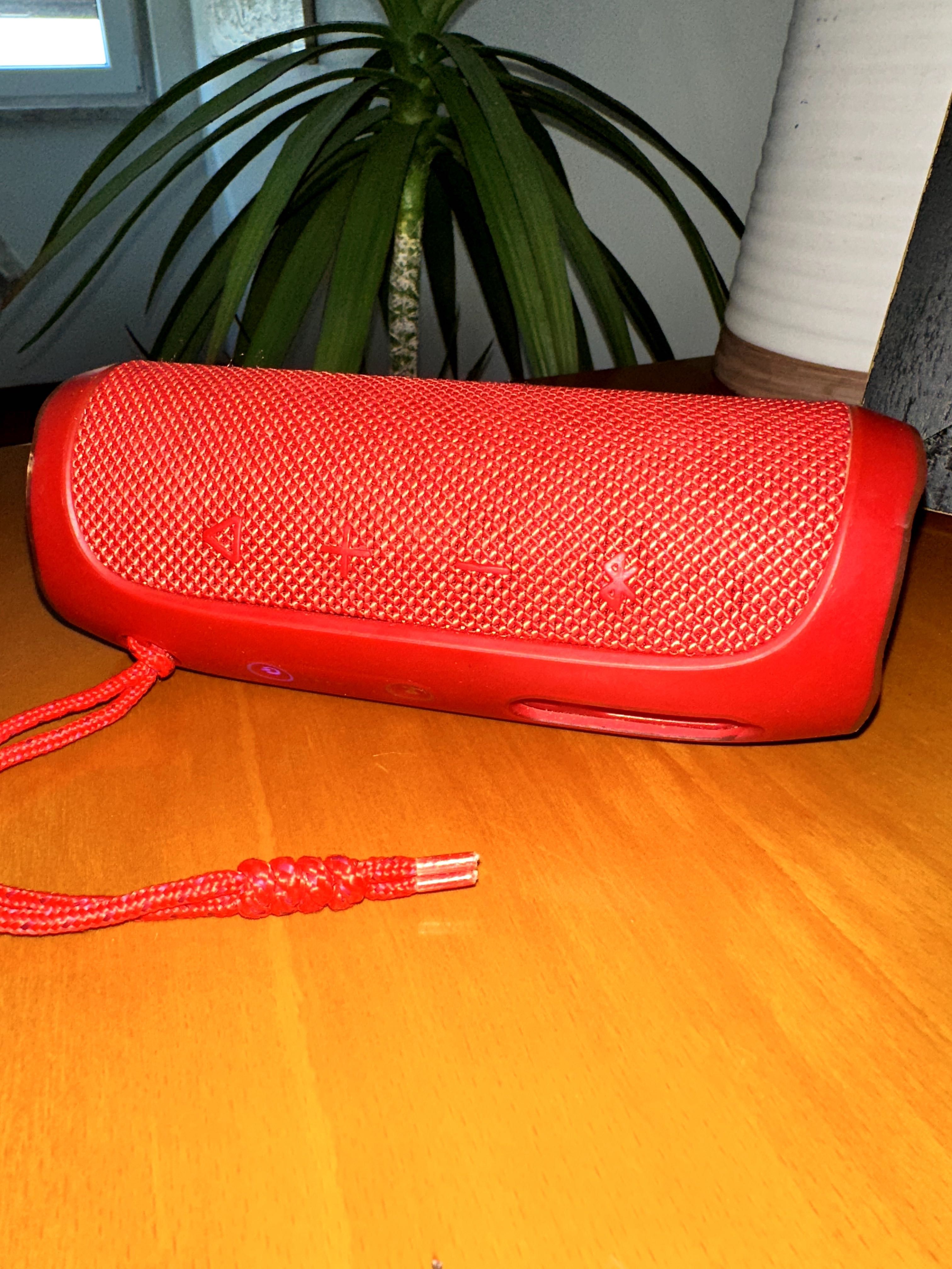 JBL Flip 4 coluna Bluetooth resistente (Alguns sinais de uso normal)