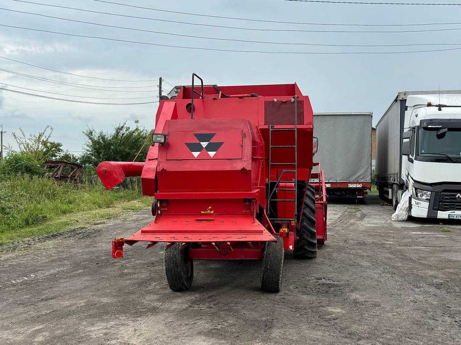 Свіжо привезений комбайн Massey Ferguson 20 48S Клас Sampo Норвегія