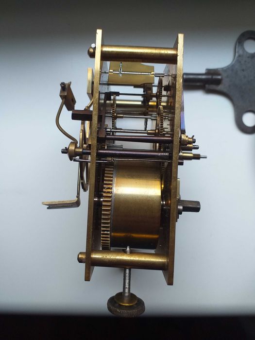 Mechanizm gong  ,sanki zegara wiszącego  Lenzkirch 1870 rok