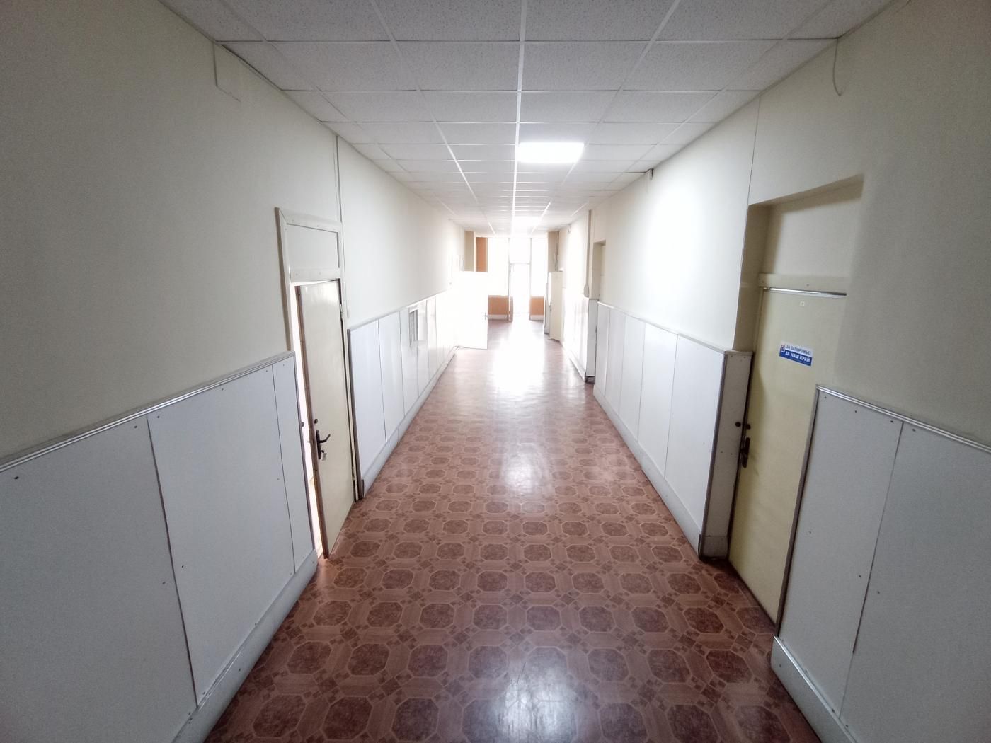 Продаж офісного приміщення по вул. Олександрівській - 883 кв.м.