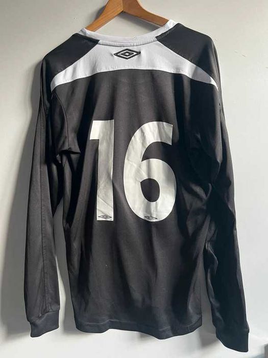 Czarny longsleeve piłkarski