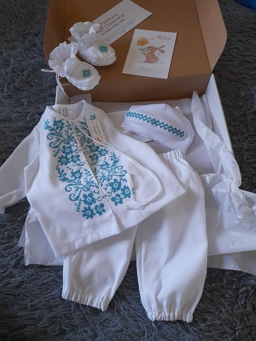 Вишитий костюм на хрещення