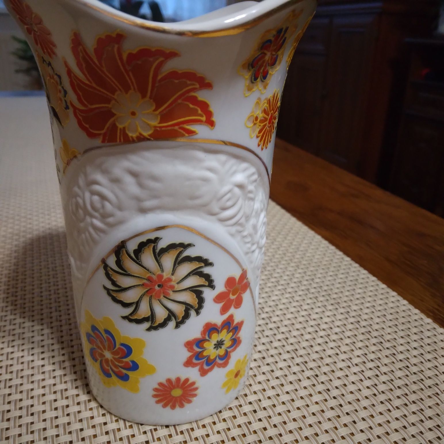 Stary porcelanowy wazonik