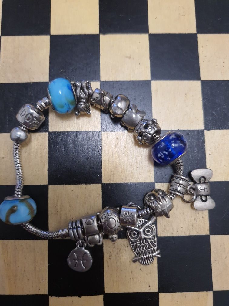 Pulseira em prata com as peças da foto (2 delas de prata)