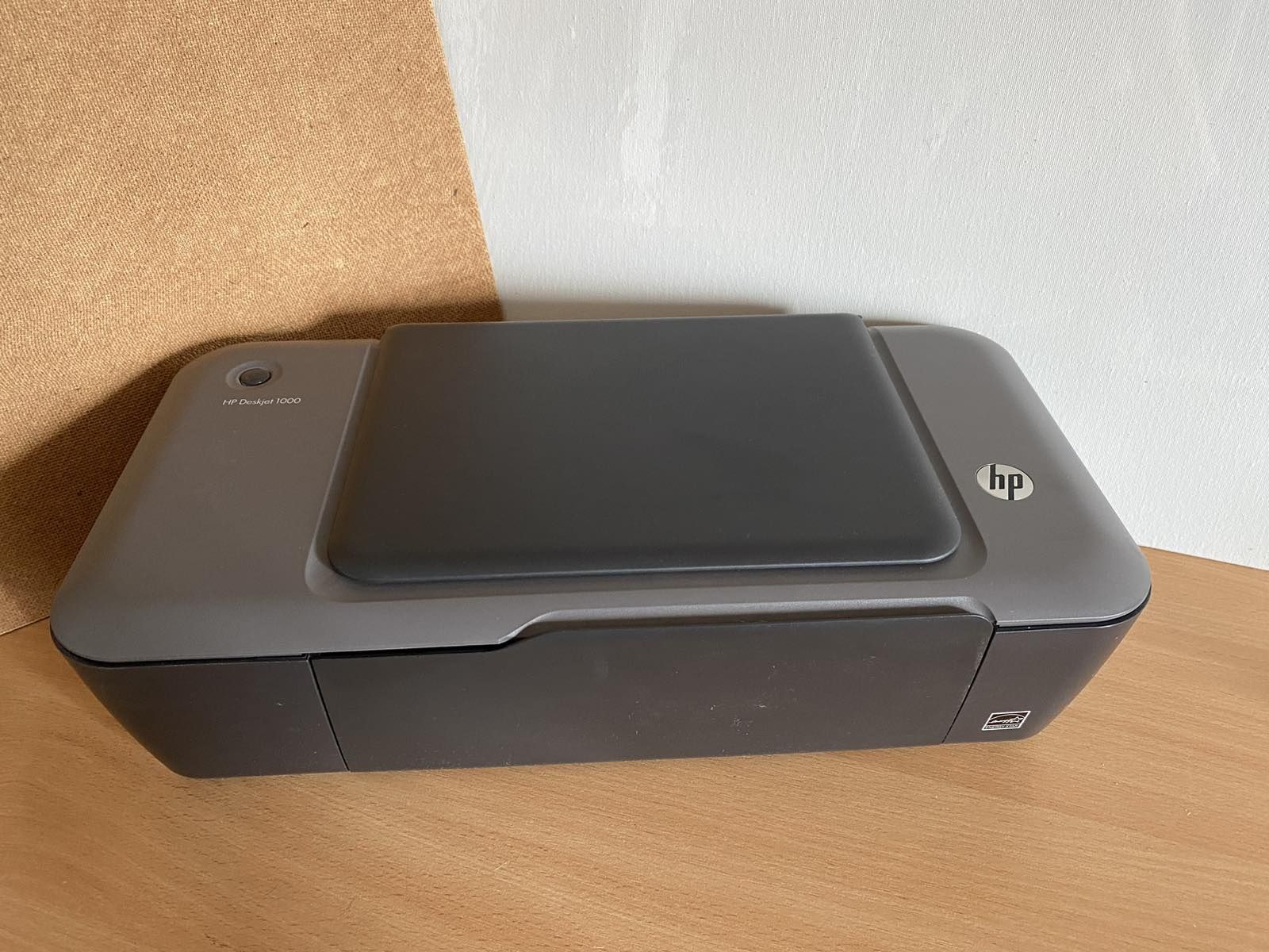 Принтер . HP Deskjet 1000