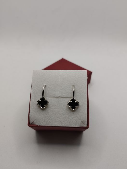 Srebrne kolczyki, koniczynki z czarnym kamieniem, próba 925
