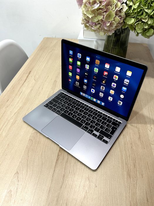 MacBook Air 13 2020 (8/256гб)