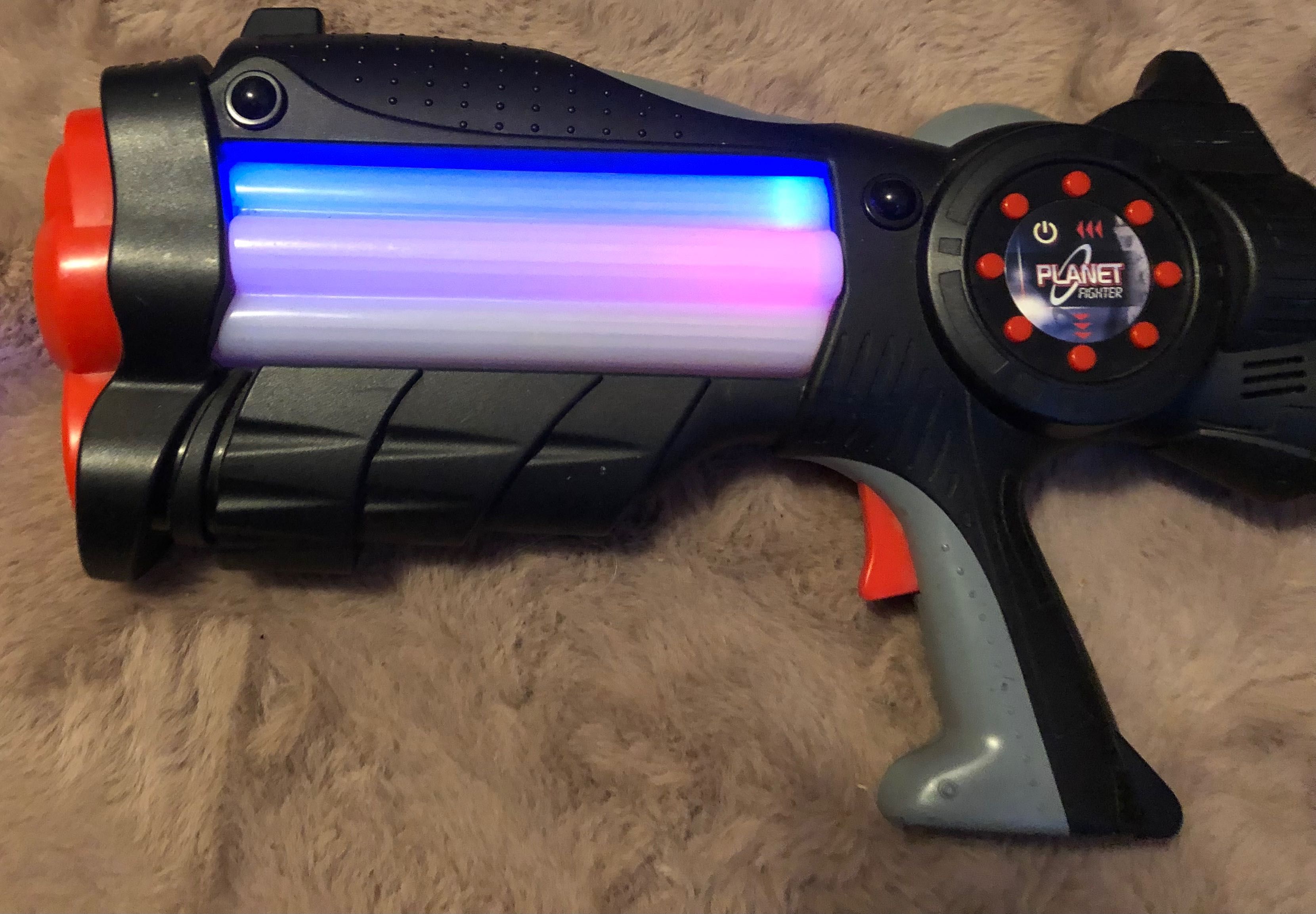 Pistolet Planet Fighter - wiek. 3+