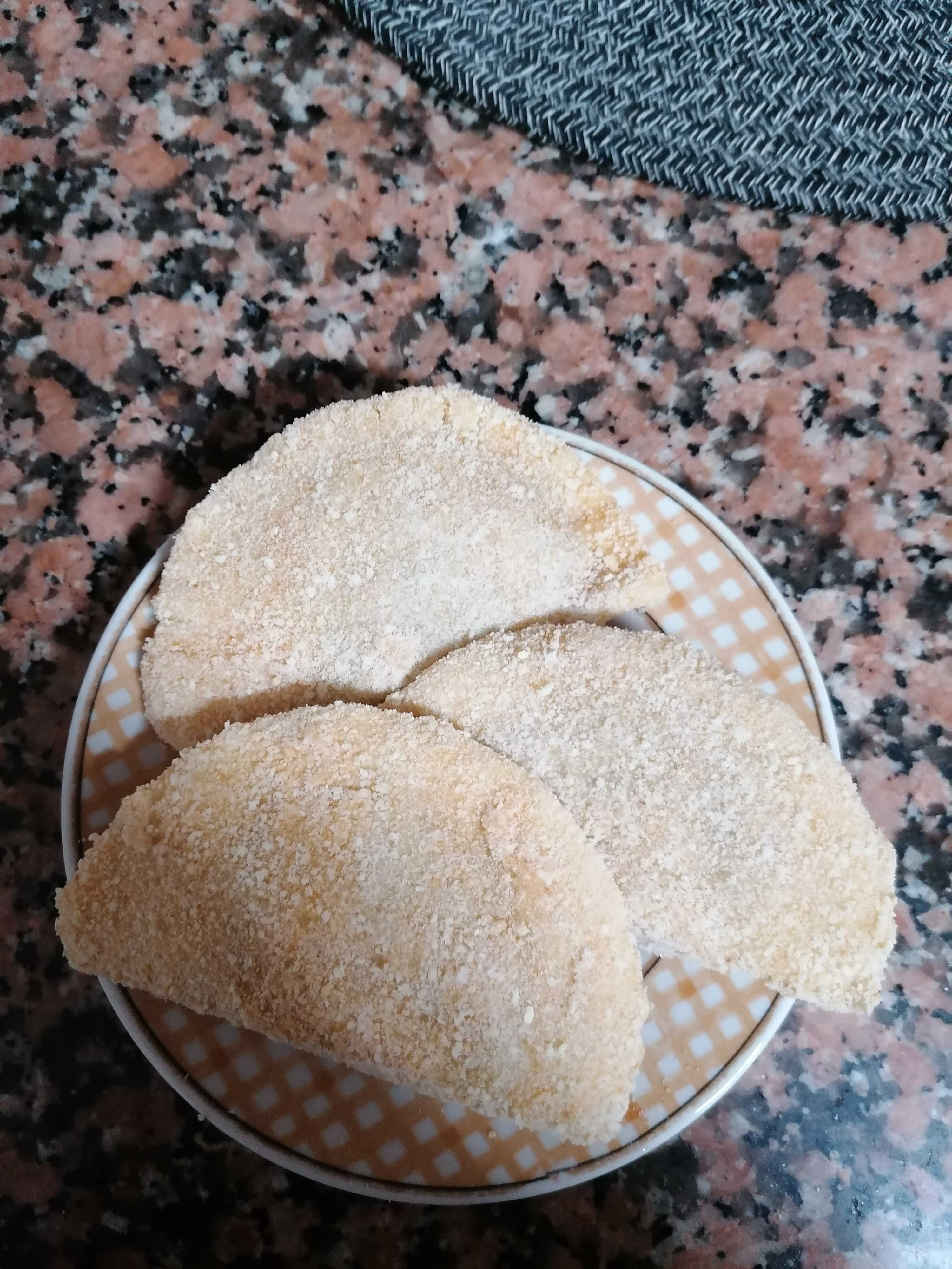 Croquetes carne e frango,bolinhas de queijo/bacon ,alheira/espinafres