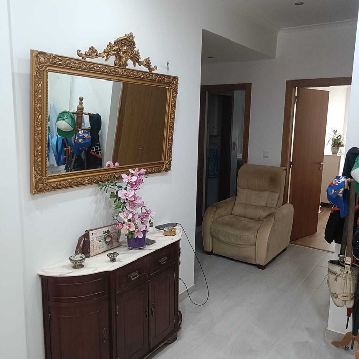 Carnaxide - Aluguer parcial de apartamento - Junto Centro Cívico