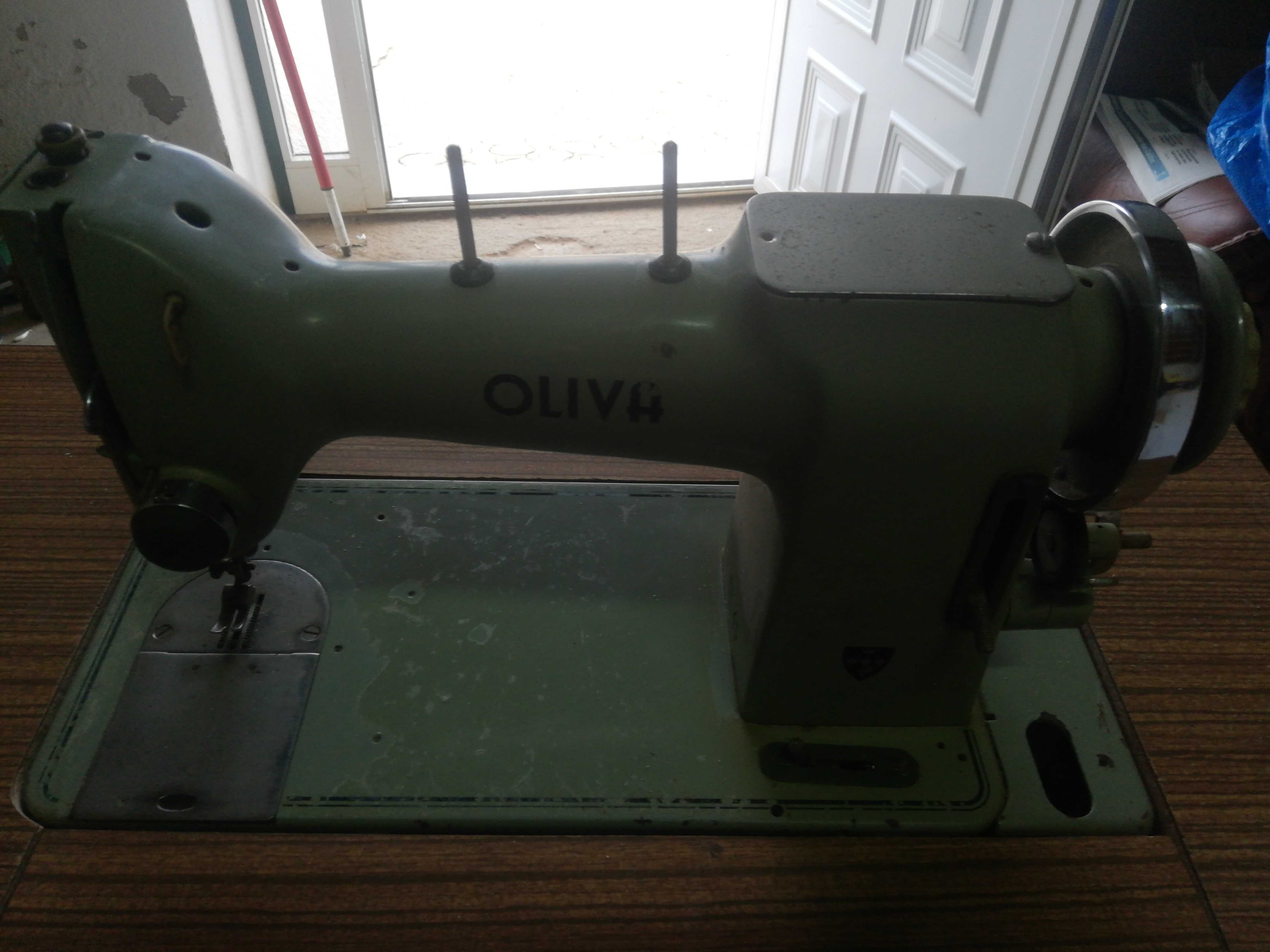Vendo maquina costura Oliva CL45