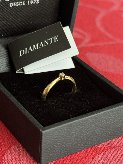 Anel ouro 18k e pedra diamante.