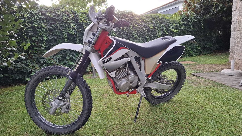 Vende-se AJP PR3 200cc Enduro