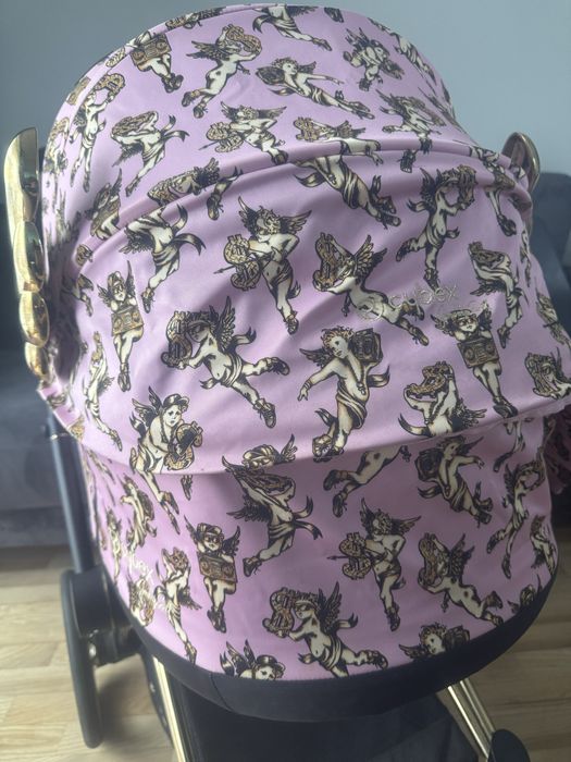 Cybex Priam 2.0 Cherubs Pink by Jeremy Scott 4w1 wózek fotelik baza