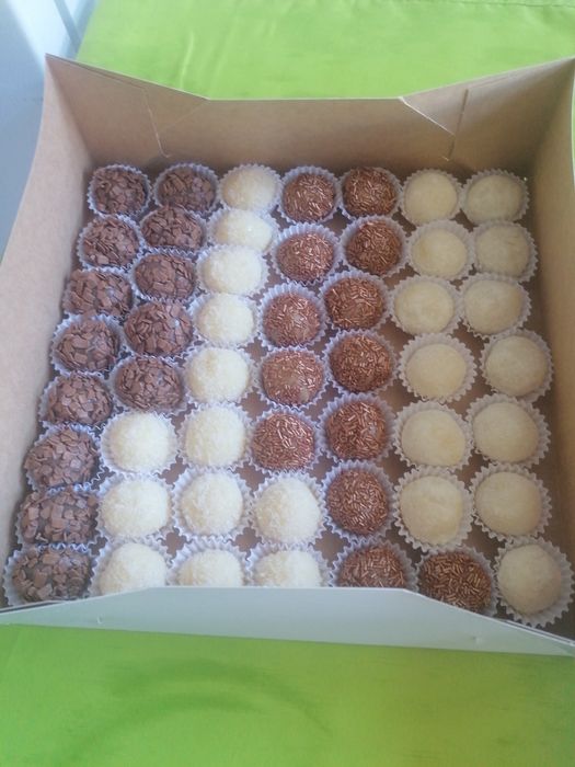 Salgadinhos e doces