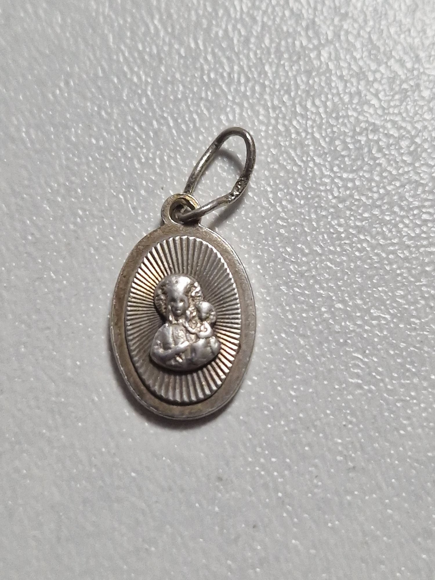 Stare srebro. Medalik Matki Boskiej, maly