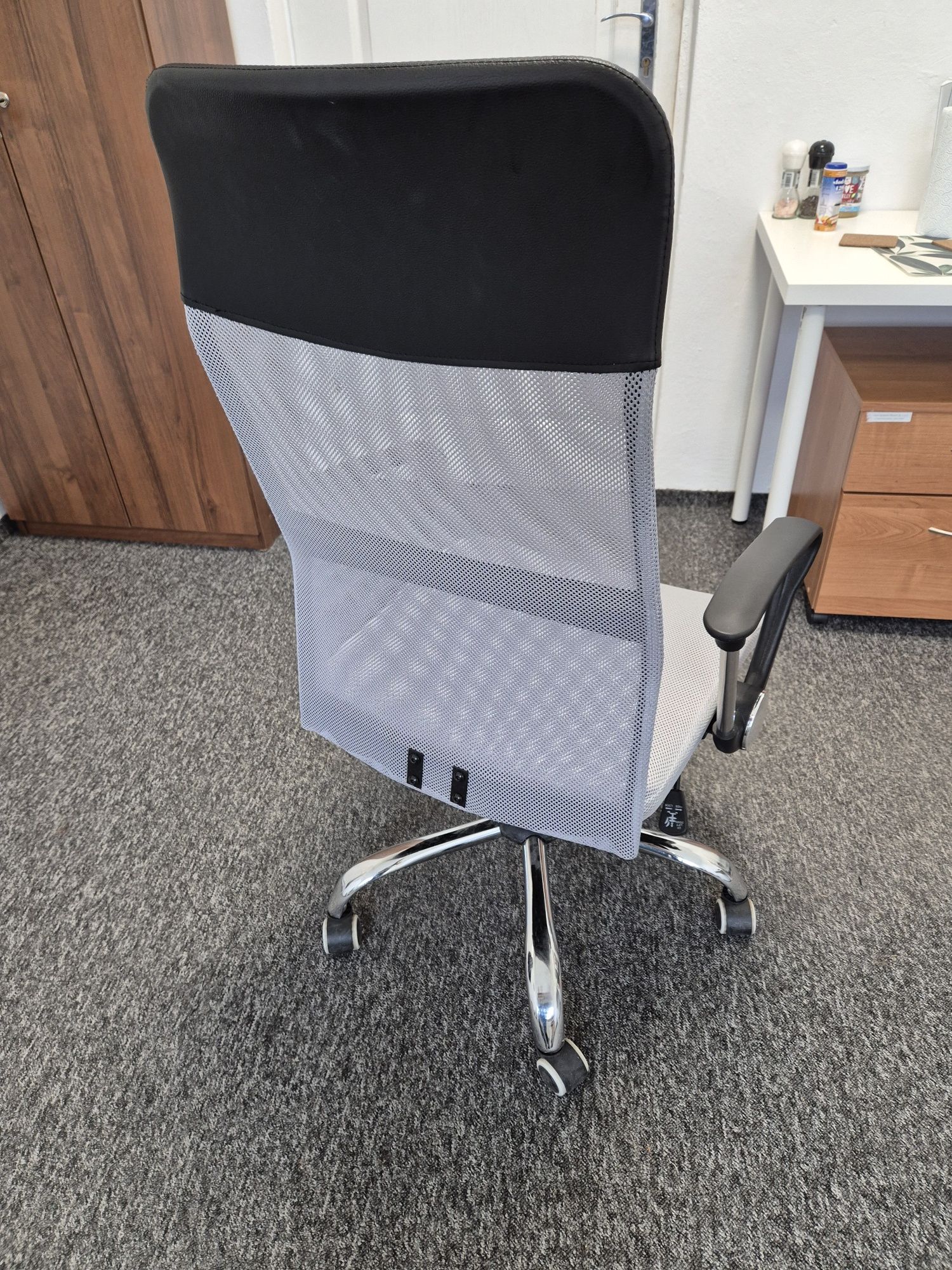 Krzeslo fotel obrotowy regulowany ergonomiczny