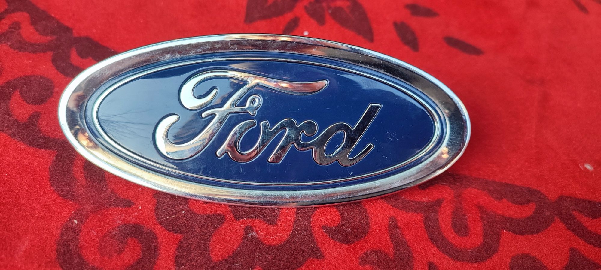 емблема передня ford