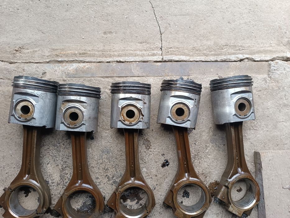 Запчасти двигателя, поршня  Рено Магнум МАК430